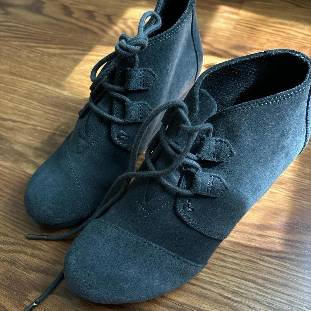 Tom’s size 5 dark gray heels
